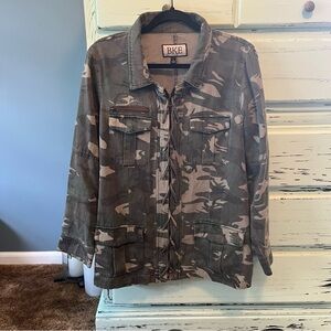 BKE Green Camouflage Jacket. Women’s size large.